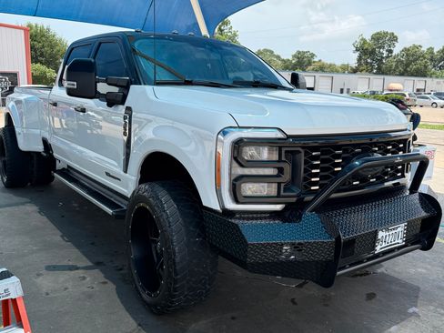 Used 2023 Ford F350 Lariat w/ Chrome Package AWD/4WD image 10