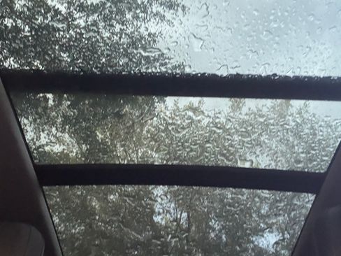 Used 2021 Volkswagen Tiguan SE w/ Panoramic Sunroof Package AWD/4WD image 16