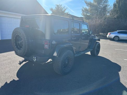 Used 2013 Jeep Wrangler Unlimited Sahara image 8