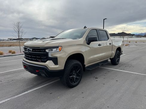 Used 2022 Chevrolet Silverado 1500 LT Trail Boss w/ Convenience Package II image 2