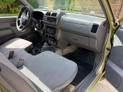 Used 1998 Nissan Frontier XE RWD image 6