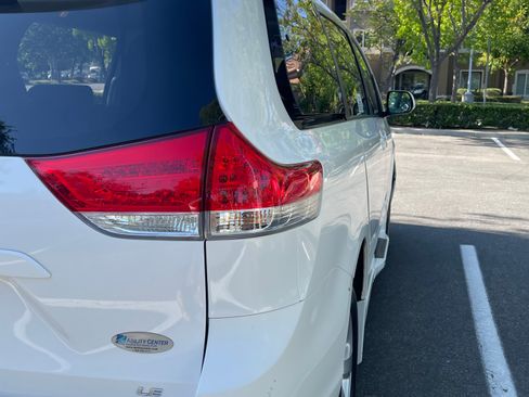Used 2013 Toyota Sienna LE FWD image 9