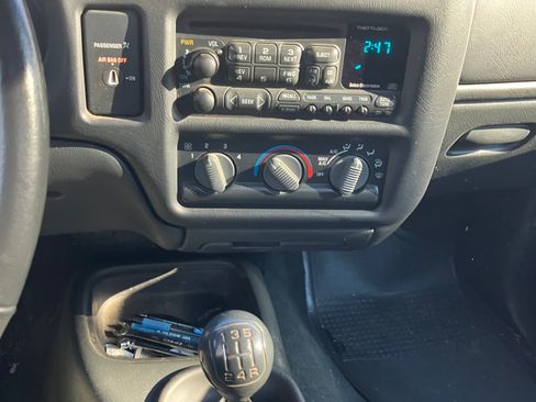 Used 1998 Chevrolet S10 Pickup LS w/ Preferred Equipment Group image 10