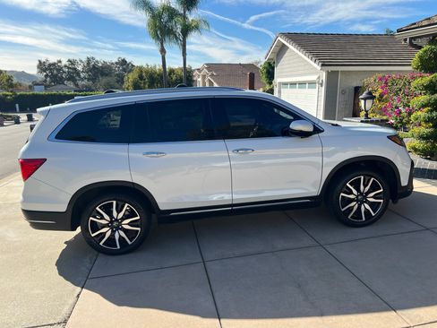 Used 2020 Honda Pilot Touring image 4