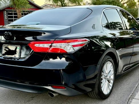 Used 2018 Toyota Camry XLE image 6