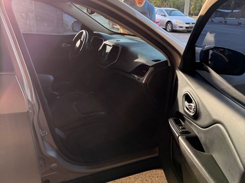 Used 2014 Jeep Cherokee Limited w/ Technology Group image 9