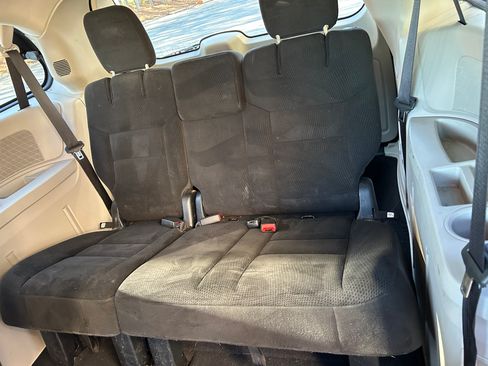 Used 2016 Dodge Grand Caravan SXT w/ Rear Park Assist Package image 8