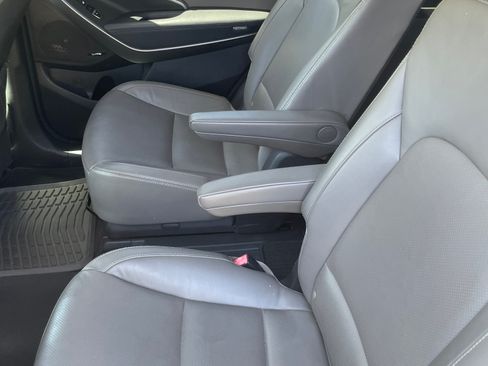 Used 2016 Hyundai Santa Fe Limited w/ Option Group 04 FWD image 9