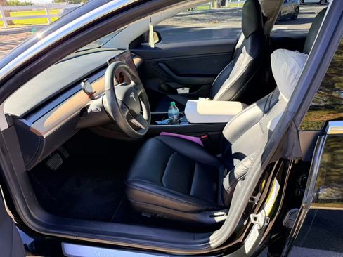 Used 2019 Tesla Model 3 Standard Range Plus image 17