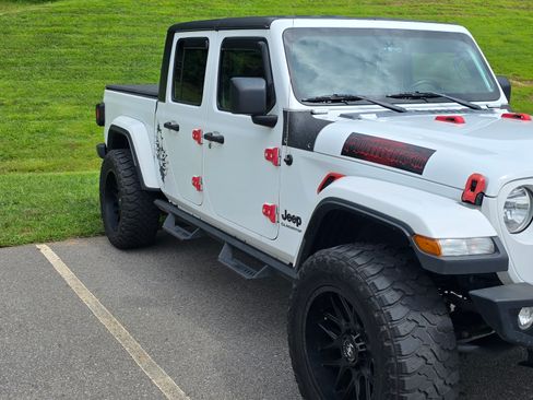 Used 2021 Jeep Gladiator Sport image 9