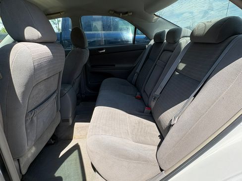 Used 2005 Toyota Camry LE FWD image 12