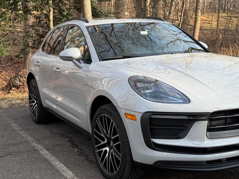 Used 2025 Porsche Macan image 15