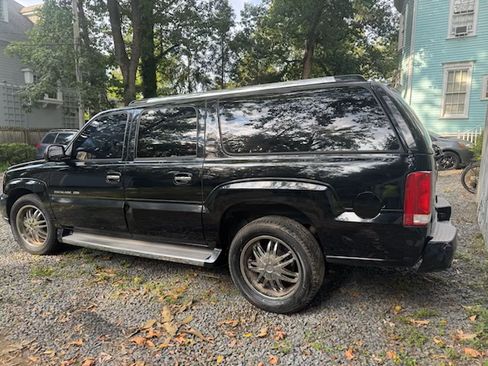Used 2005 Cadillac Escalade ESV AWD image 11