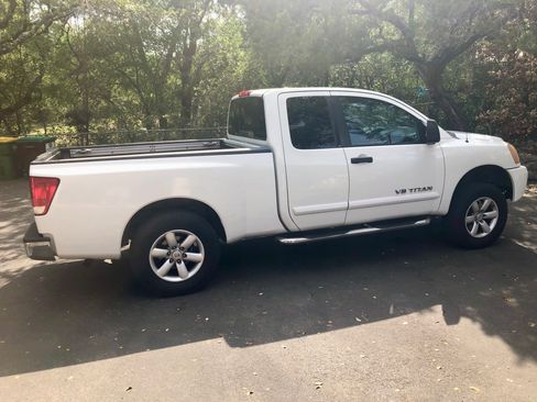 Used 2008 Nissan Titan SE image 2