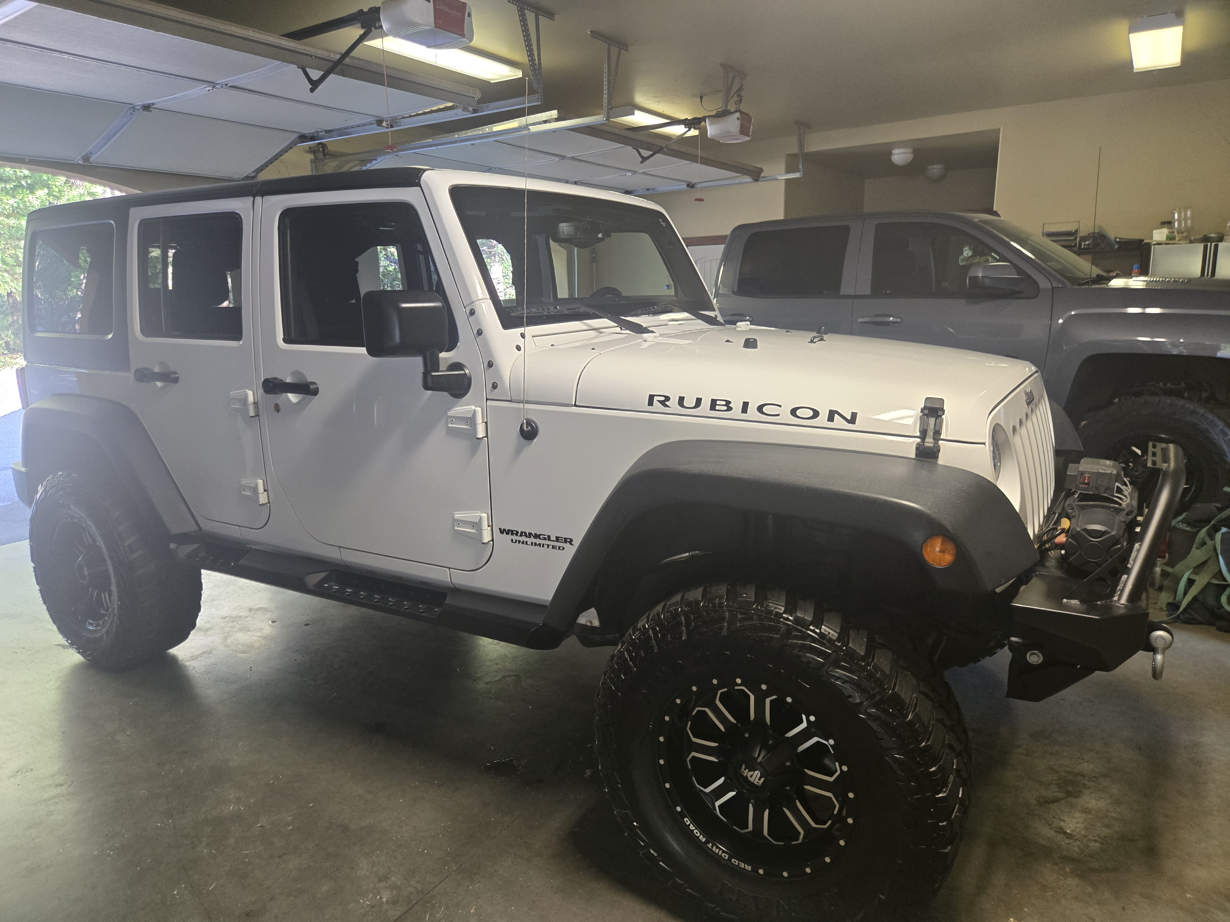 Used 2015 Jeep Wrangler Unlimited Rubicon w/ Connectivity Group AWD/4WD image 5