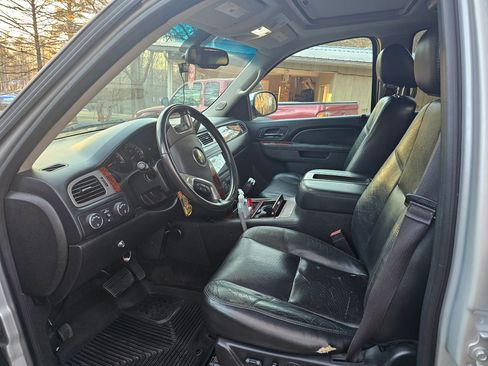 Used 2013 Chevrolet Tahoe LTZ image 16