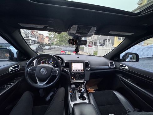 Used 2018 Jeep Grand Cherokee Altitude image 12