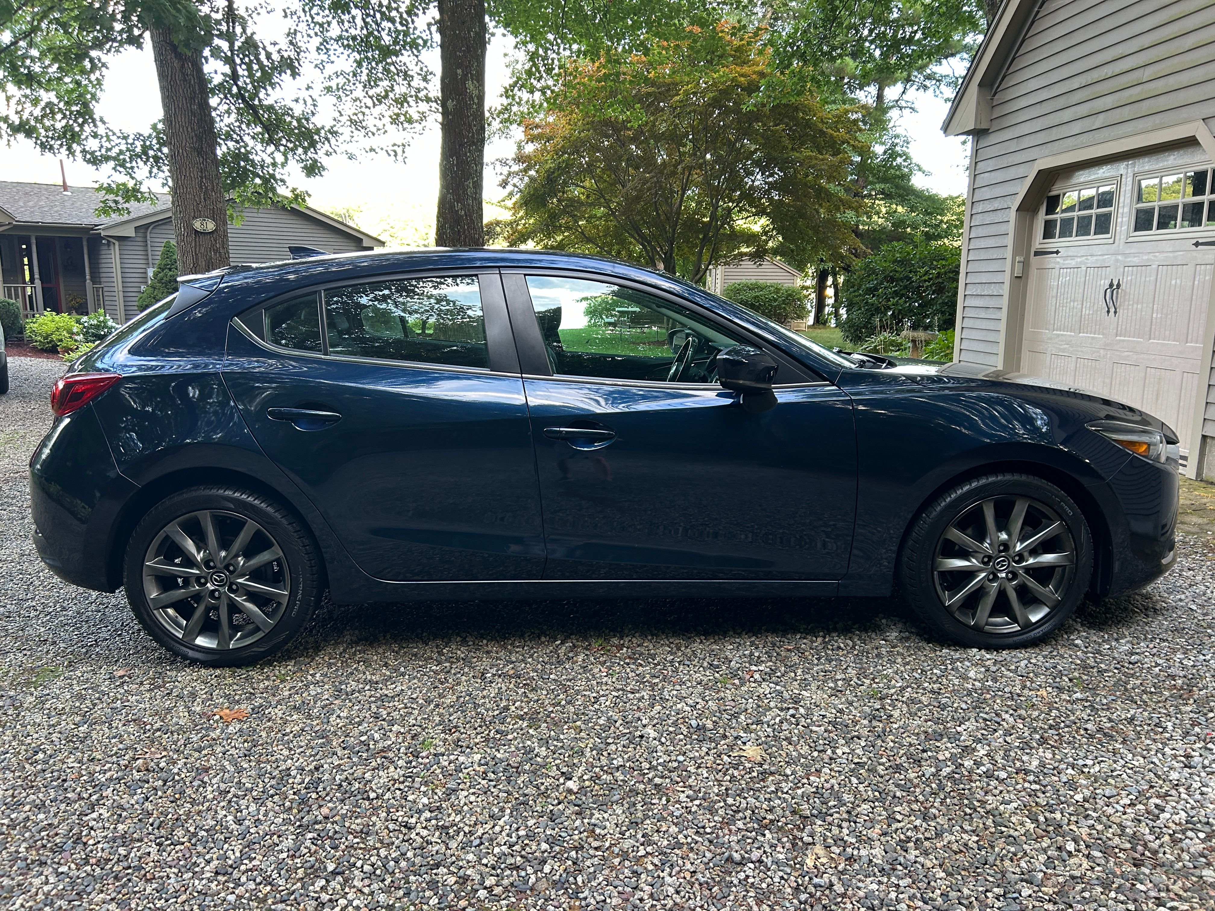 Used 2018 MAZDA MAZDA3 Grand Touring w/ Premium Equipment Package FWD image 5