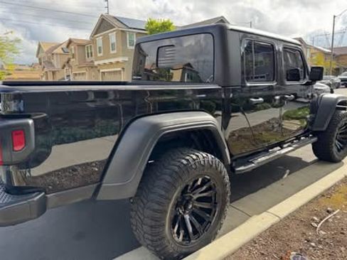 Used 2020 Jeep Gladiator Sport image 2