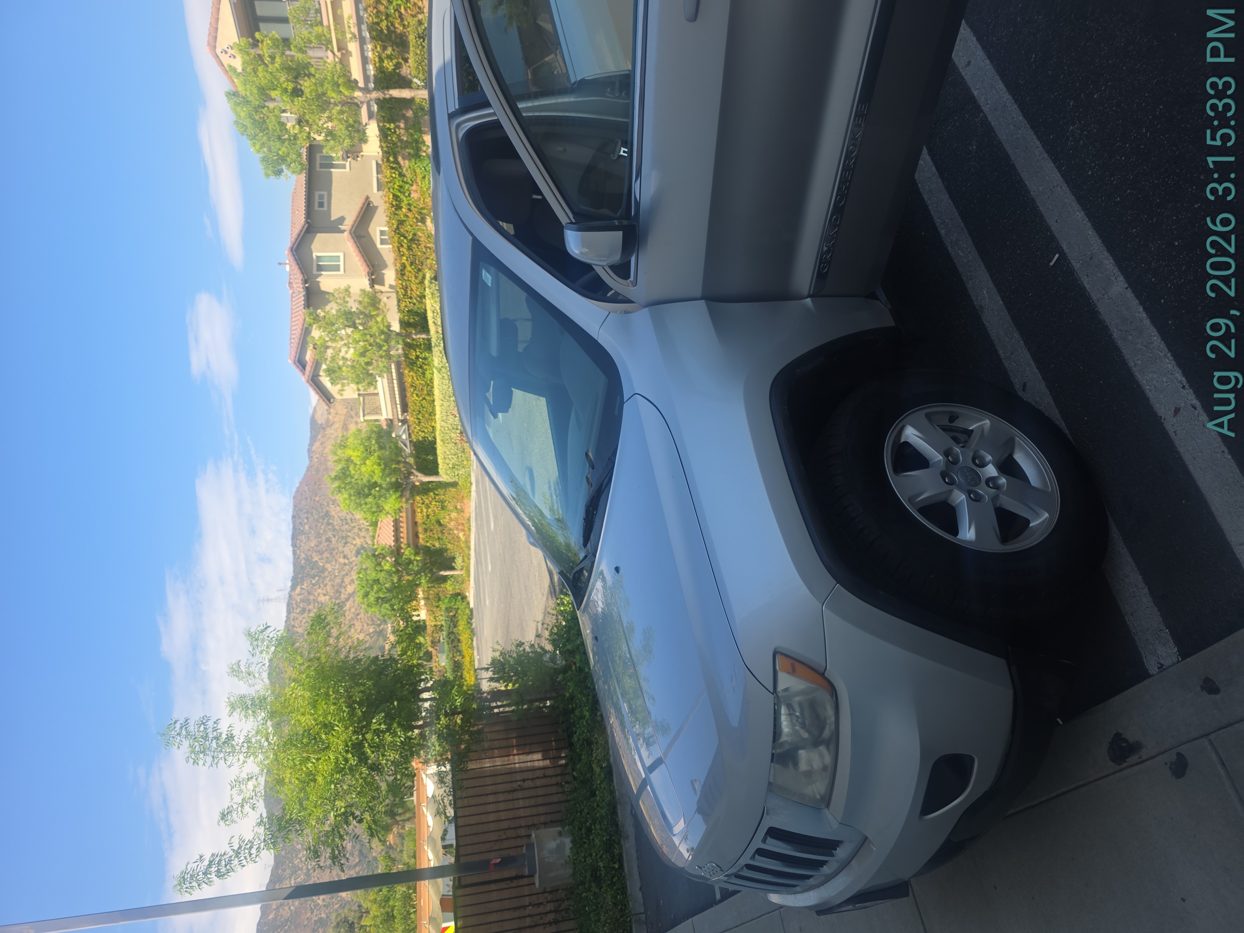 Used 2012 Jeep Grand Cherokee Laredo RWD image 4