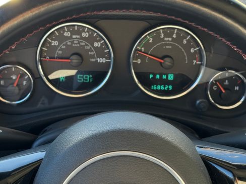 Used 2012 Jeep Wrangler Unlimited Sahara image 25