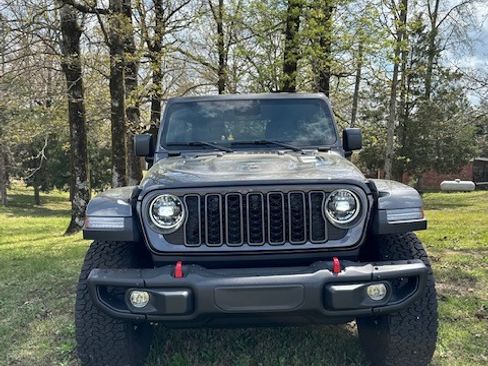 Used 2025 Jeep Wrangler Unlimited Rubicon image 1