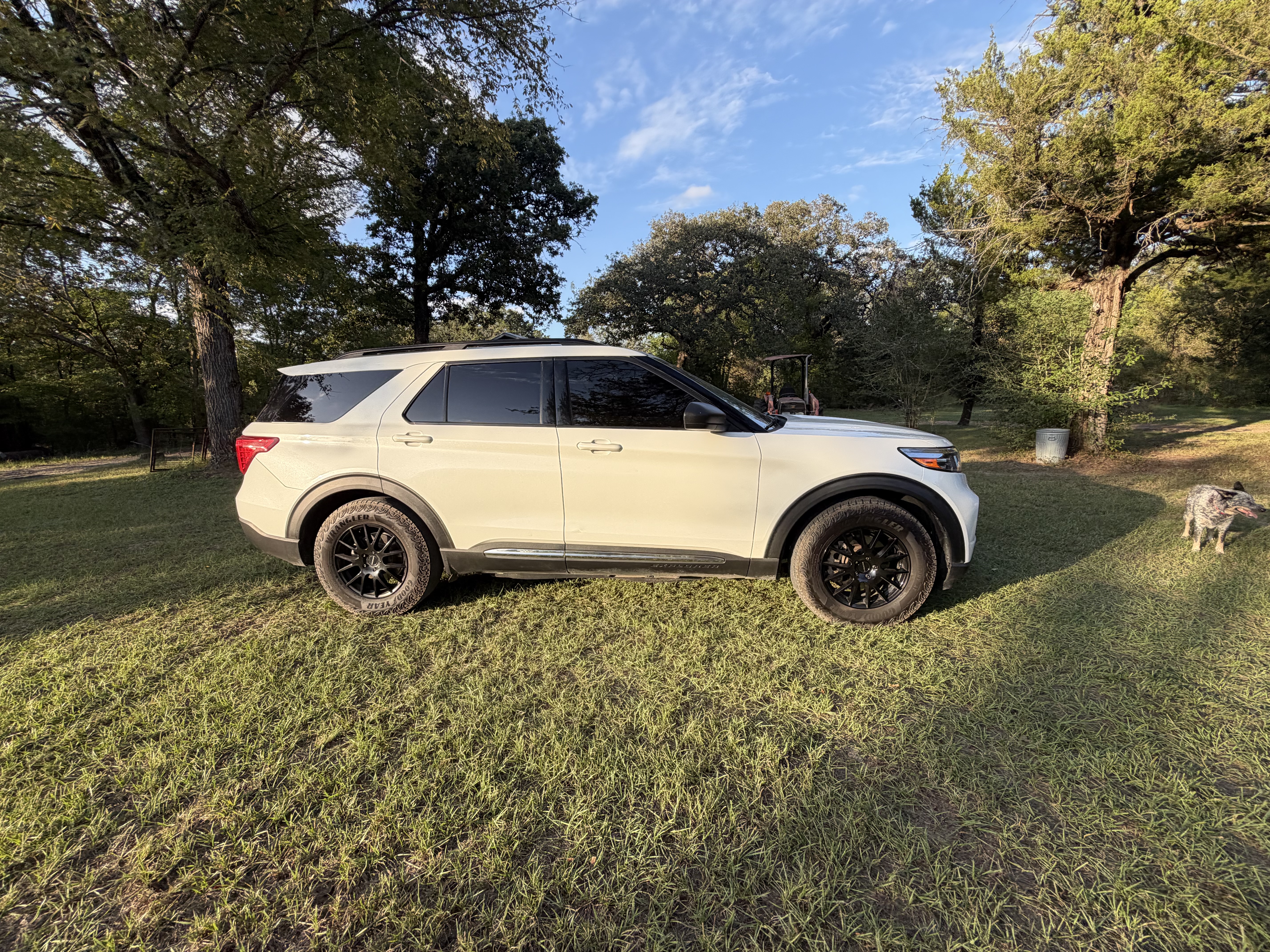Used 2022 Ford Explorer XLT w/ Equipment Group 202A RWD image 8