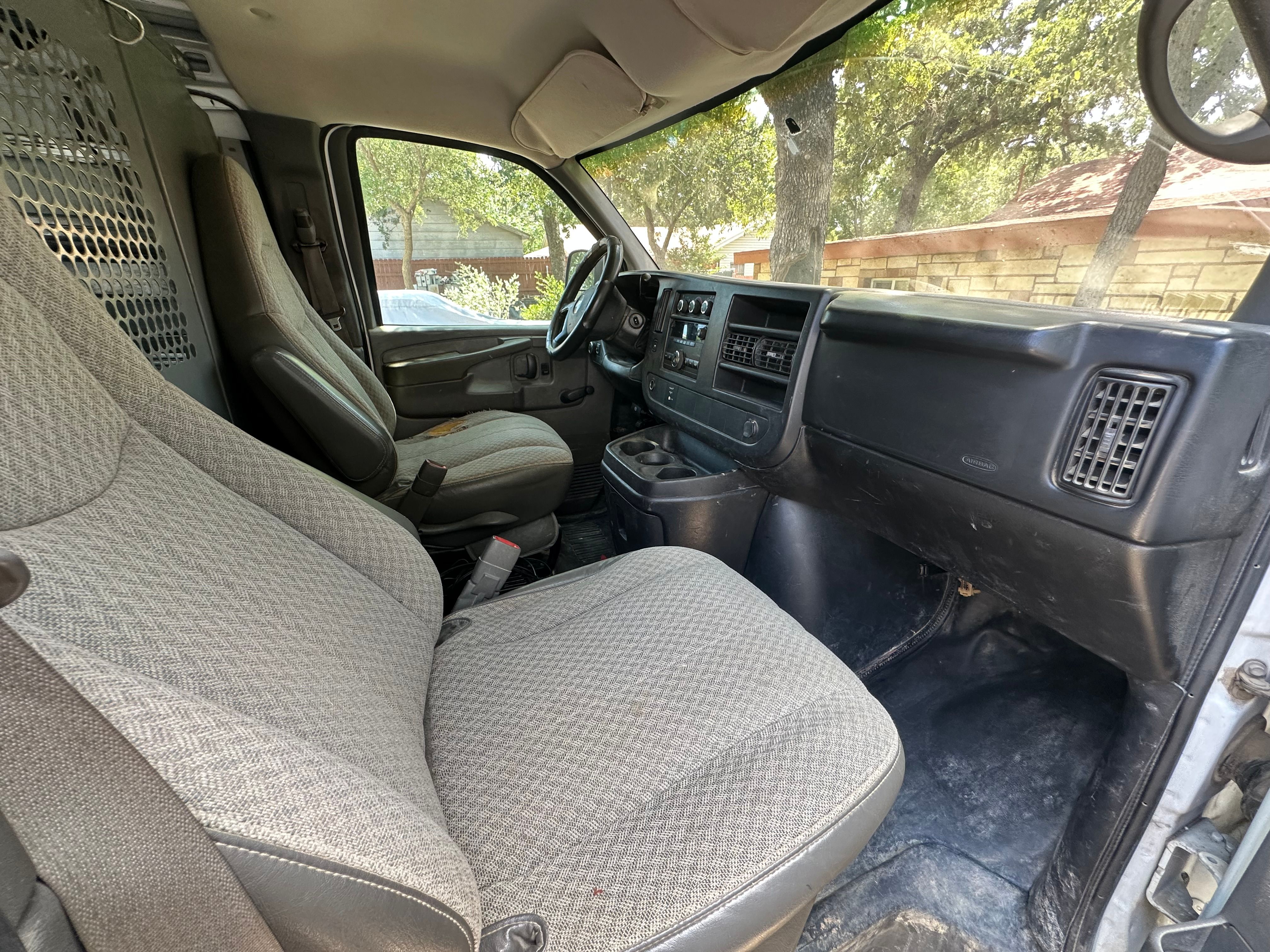 Used 2009 Chevrolet Express 2500 RWD image 11
