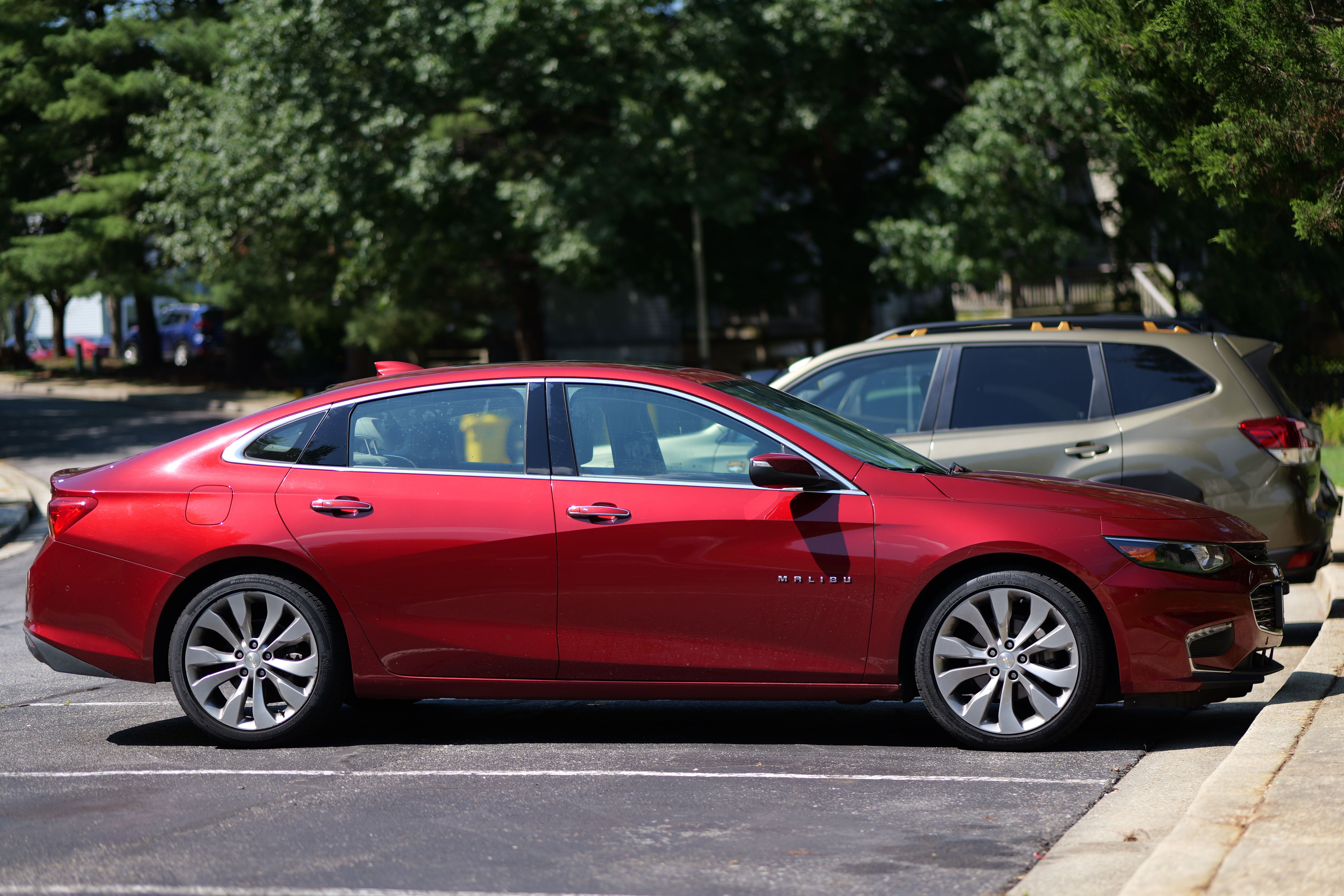 Used 2018 Chevrolet Malibu Premier w/ Premier Sun and Wheel Package FWD image 1