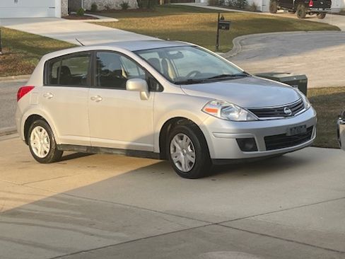 Used 2011 Nissan Versa 1.8 S image 1