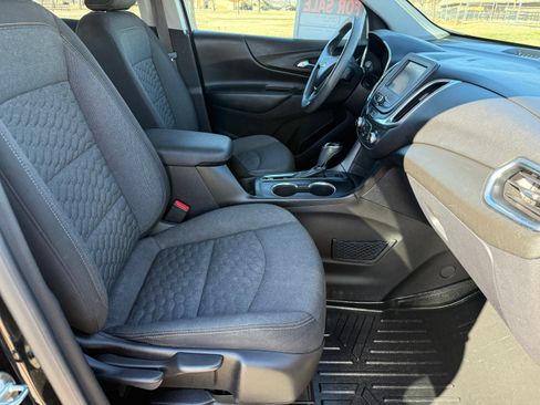 Used 2018 Chevrolet Equinox LT image 17