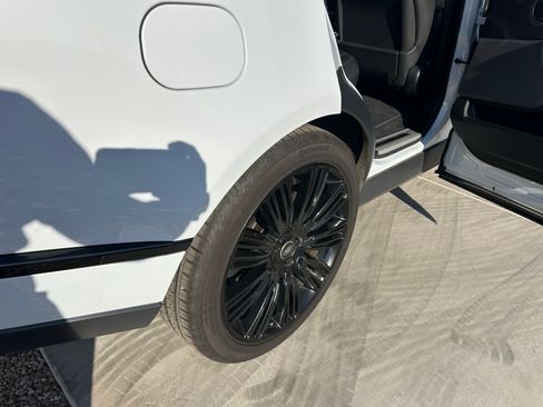 Used 2020 Land Rover Range Rover Long Wheelbase HSE image 15
