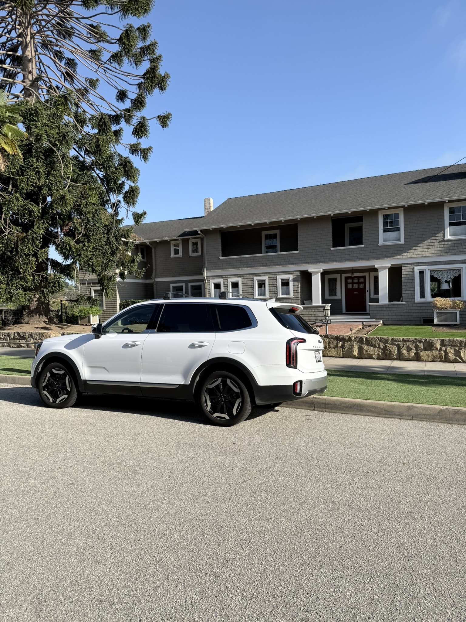 Used 2023 Kia Telluride EX w/ EX Captain's Chair Package FWD image 9
