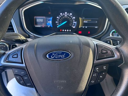 Used 2017 Ford Fusion SE w/ Fusion SE Technology Package image 14