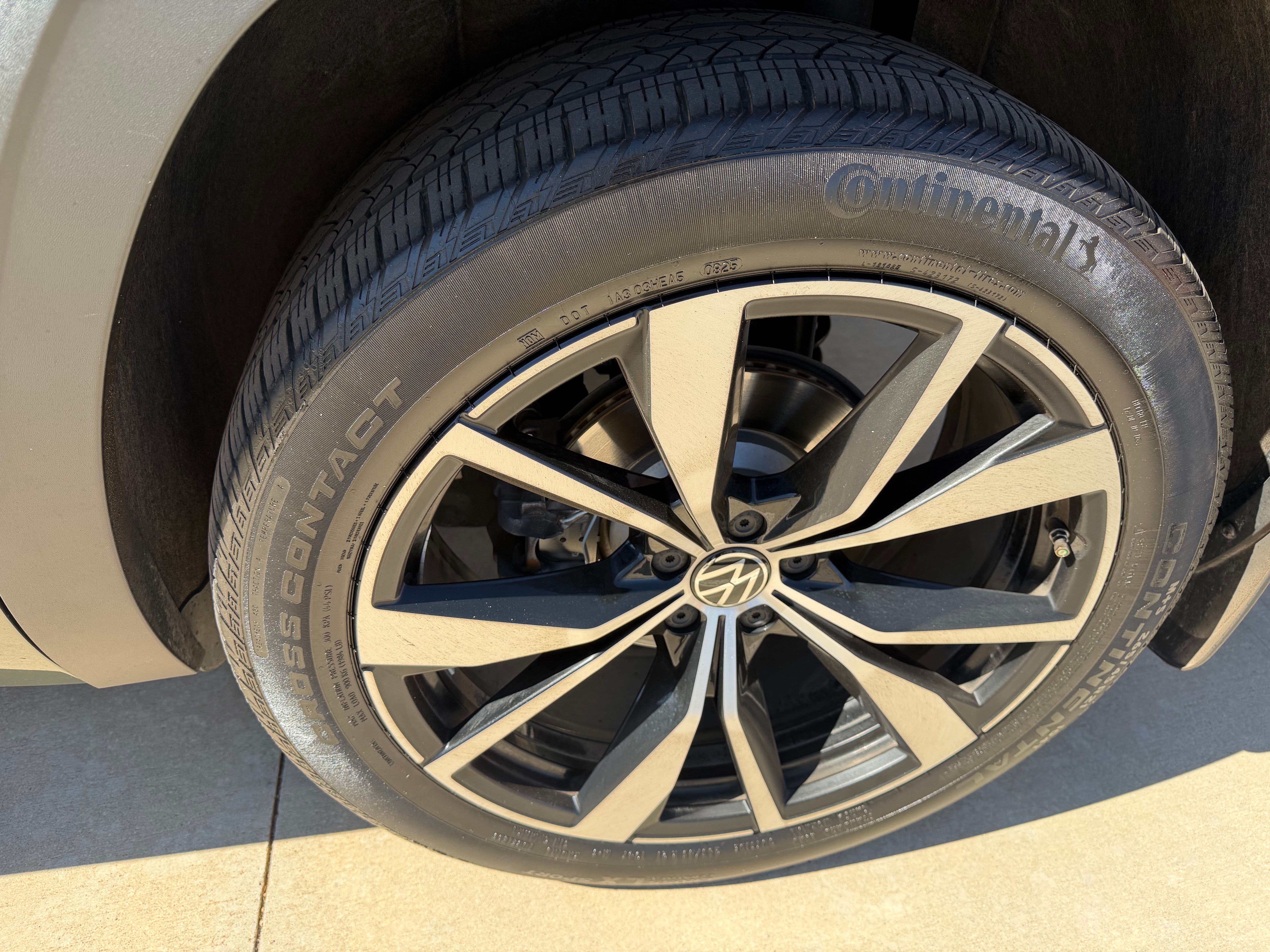 Used 2025 Volkswagen Atlas SEL Premium R-Line AWD/4WD image 4