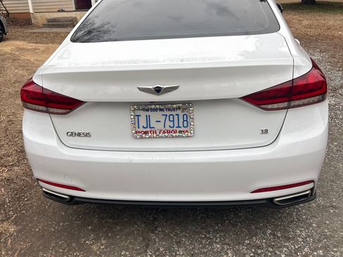 Used 2015 Hyundai Genesis 3.8 w/ Option Group 02 image 2