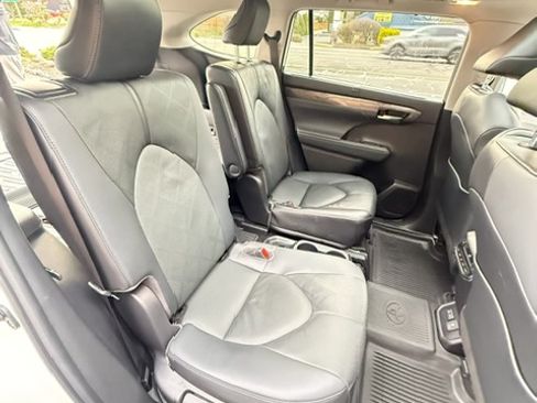 Used 2023 Toyota Highlander Platinum image 19