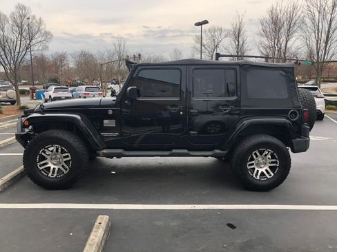Used 2011 Jeep Wrangler Unlimited Sahara w/ Dual Top Group AWD/4WD image 4