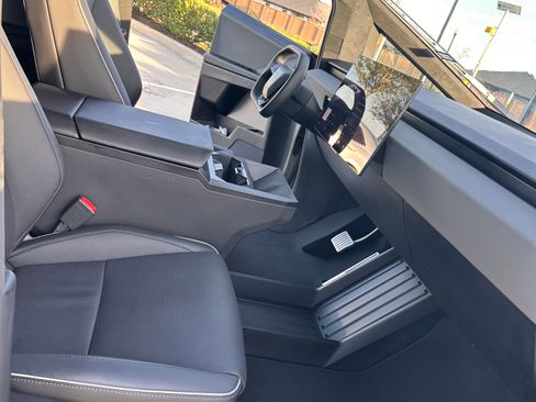 Used 2025 Tesla Cybertruck AWD Crew Cab image 6