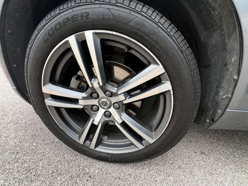 Used 2018 Volvo XC60 T5 Momentum w/ Convenience Package image 22