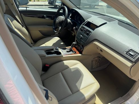 Used 2009 Mercedes-Benz C 300 Sedan image 10