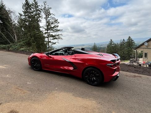 Used 2023 Chevrolet Corvette Stingray Premium Conv w/ Z51 Performance Package RWD image 2