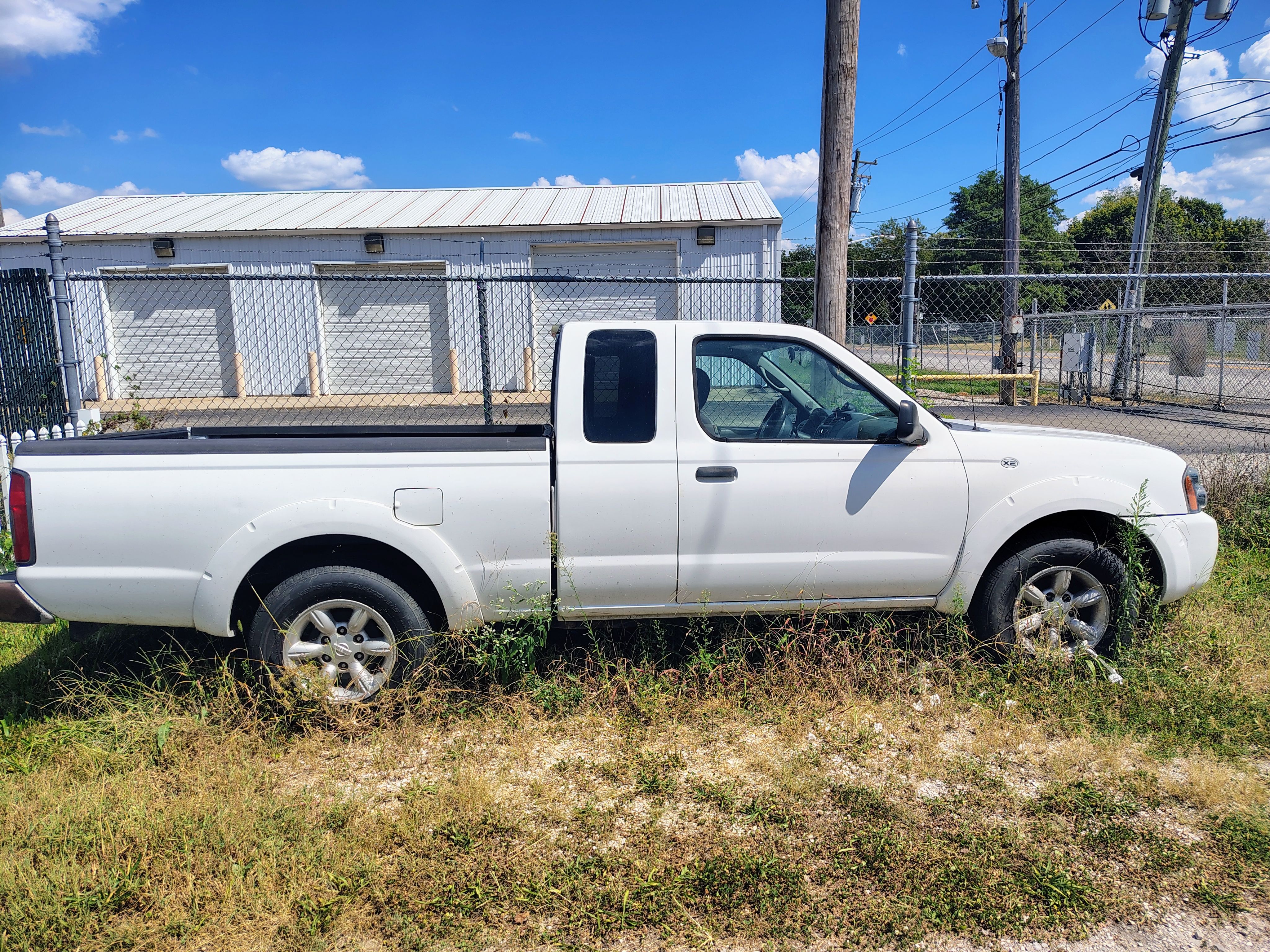 Used 2004 Nissan Frontier XE w/ (VTP) Value Truck Pkg RWD image 1
