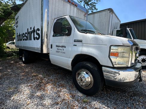 Used 2009 Ford E-350 and Econoline 350 Super Duty image 4