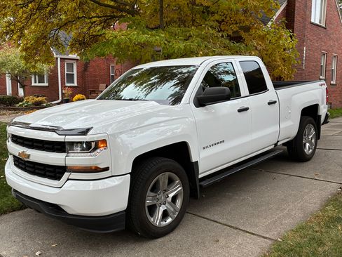 Used 2017 Chevrolet Silverado 1500 Custom w/ Custom Convenience Package image 11
