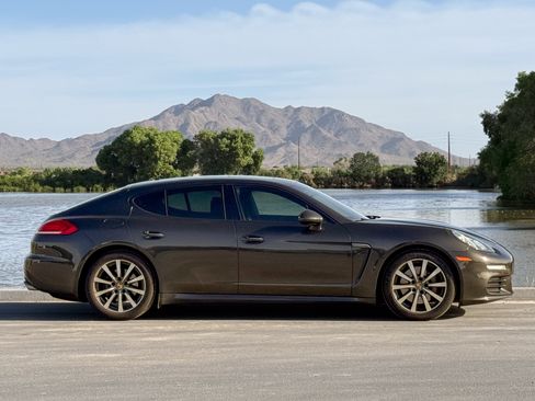 Used 2015 Porsche Panamera image 1
