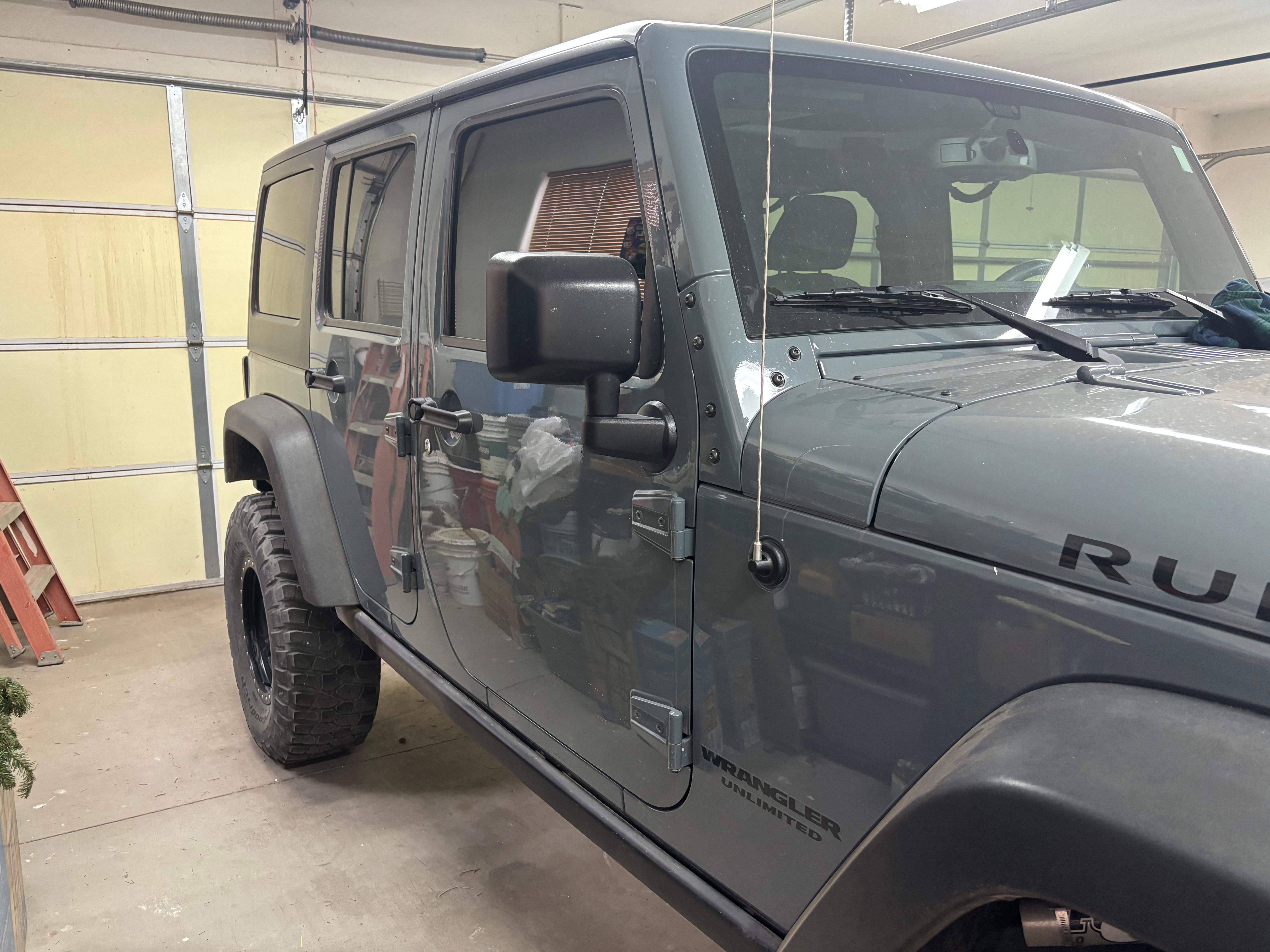 Used 2015 Jeep Wrangler Unlimited Rubicon w/ Connectivity Group AWD/4WD image 6