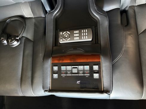 Used 2018 Lexus LX 570 4WD w/ Luxury Package image 18