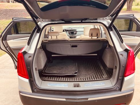 Used 2018 Cadillac XT5 Luxury w/ Driver Awareness Package image 6