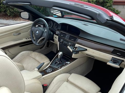 Used 2010 BMW 335i Convertible RWD image 2